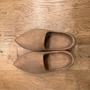 Women's Tan Slippers